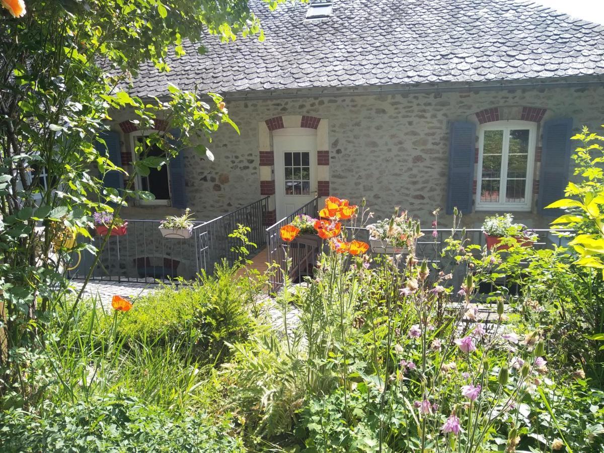 Bed and Breakfast Le Relais Des Capucines Largnac Exteriér fotografie