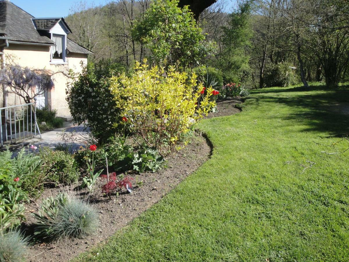 Bed and Breakfast Le Relais Des Capucines Largnac Exteriér fotografie