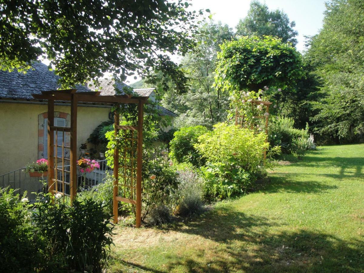 Bed and Breakfast Le Relais Des Capucines Largnac Exteriér fotografie